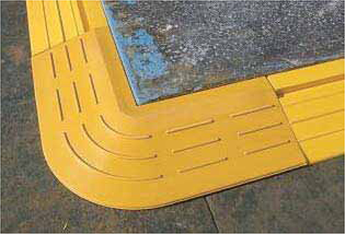 段差スロープAと段差コーナー敷設例 段差スロープA 段差コーナー 敷設例