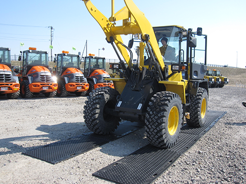 Hp~@BANBAN@̍H@zC[_ʉ